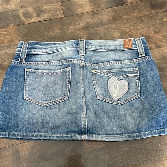 Guess mini jean skirt - Picture 2 of 4